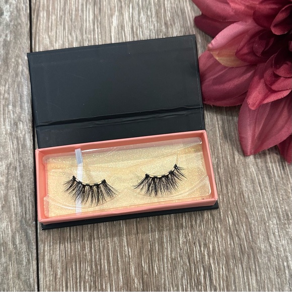 Moxielash Mink Black False Eyelashes, Sassy Lash style, new in box - Picture 1 of 5